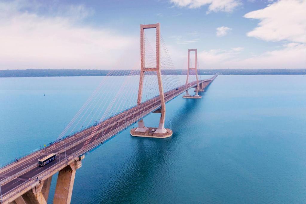 Oyo 235 Maumu Hotel & Lounge Surabaja Zewnętrze zdjęcie