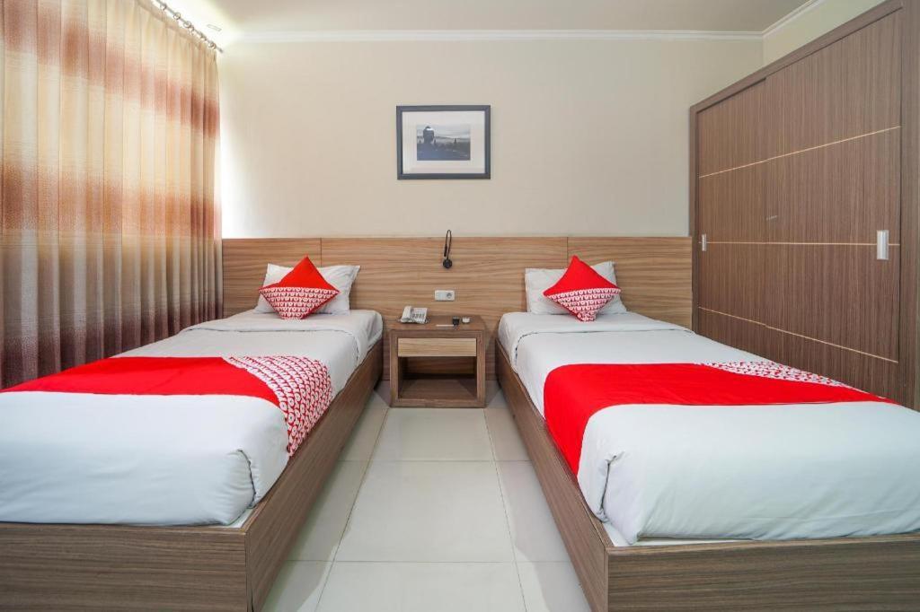 Oyo 235 Maumu Hotel & Lounge Surabaja Zewnętrze zdjęcie