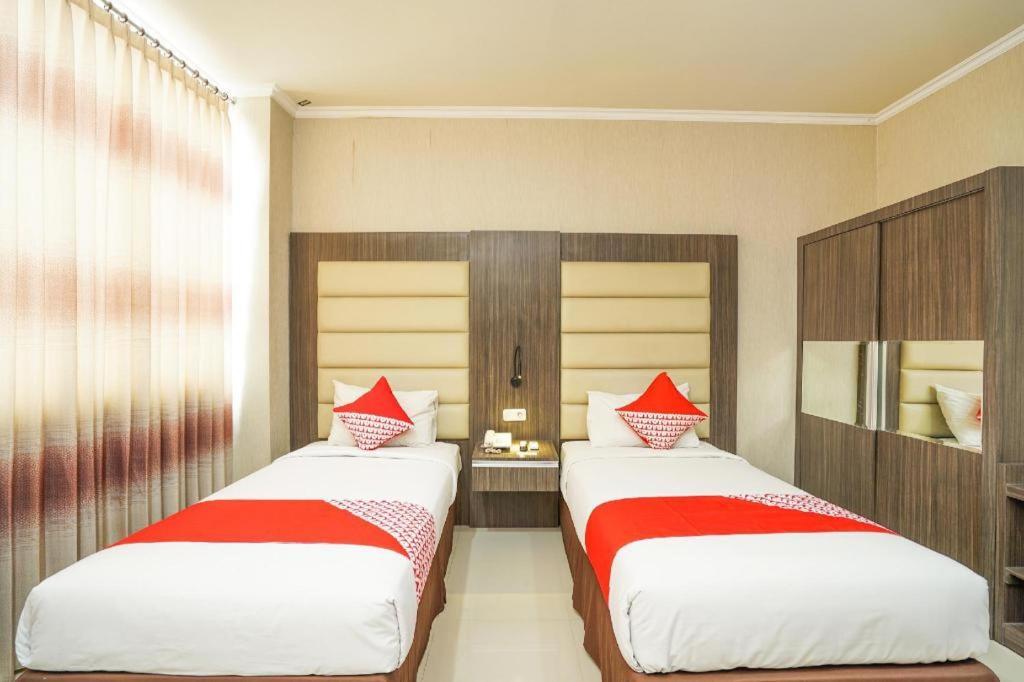 Oyo 235 Maumu Hotel & Lounge Surabaja Zewnętrze zdjęcie