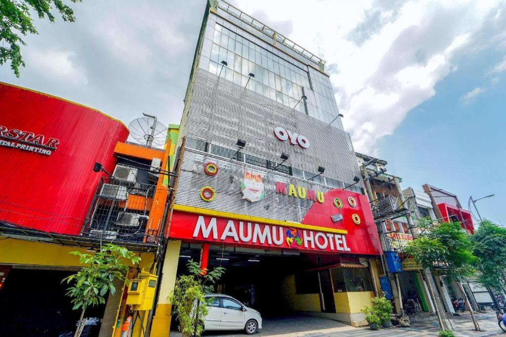 Oyo 235 Maumu Hotel & Lounge Surabaja Zewnętrze zdjęcie