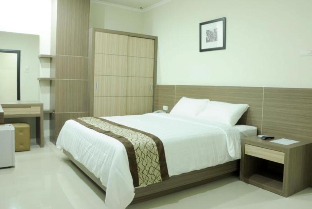 Oyo 235 Maumu Hotel & Lounge Surabaja Zewnętrze zdjęcie