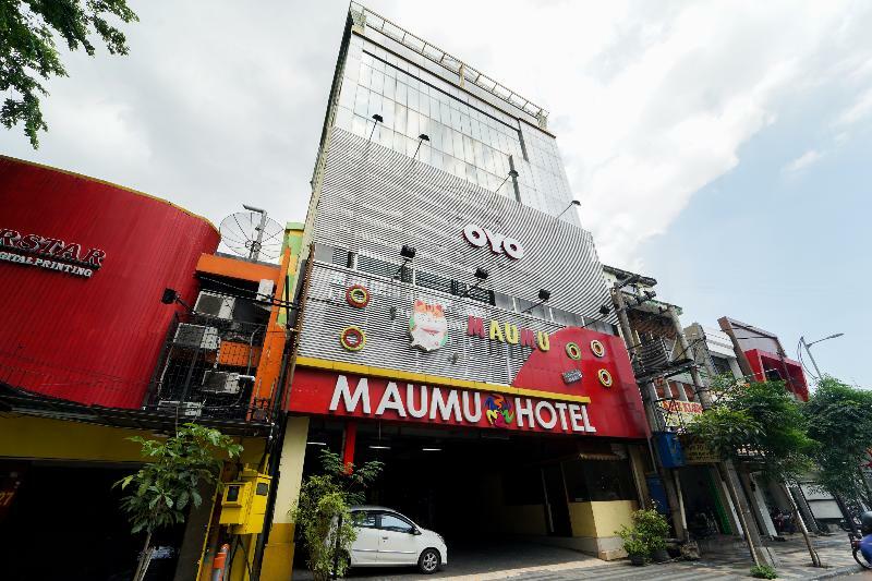 Oyo 235 Maumu Hotel & Lounge Surabaja Zewnętrze zdjęcie