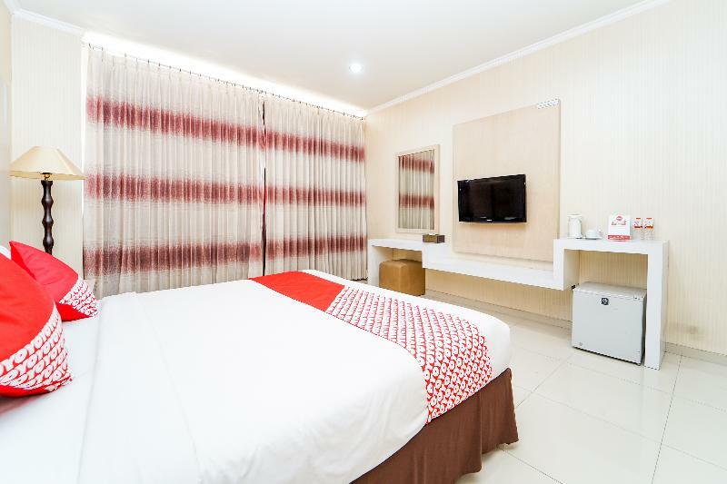 Oyo 235 Maumu Hotel & Lounge Surabaja Zewnętrze zdjęcie