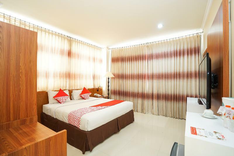 Oyo 235 Maumu Hotel & Lounge Surabaja Zewnętrze zdjęcie