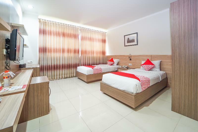 Oyo 235 Maumu Hotel & Lounge Surabaja Zewnętrze zdjęcie